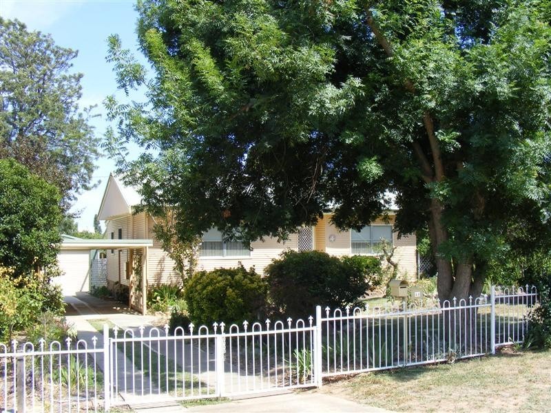 48 Lee Street, Cowra NSW 2794
