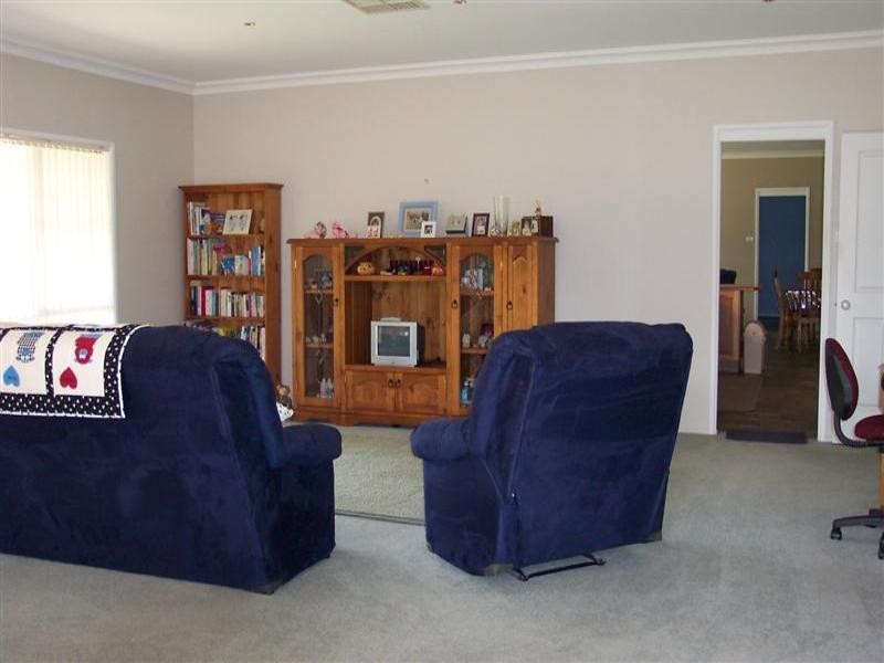 25 Dawson Drive, Cowra NSW 2794