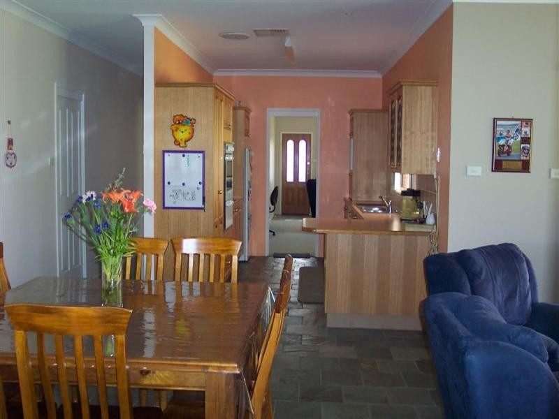 25 Dawson Drive, Cowra NSW 2794