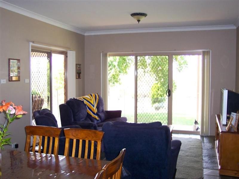 25 Dawson Drive, Cowra NSW 2794