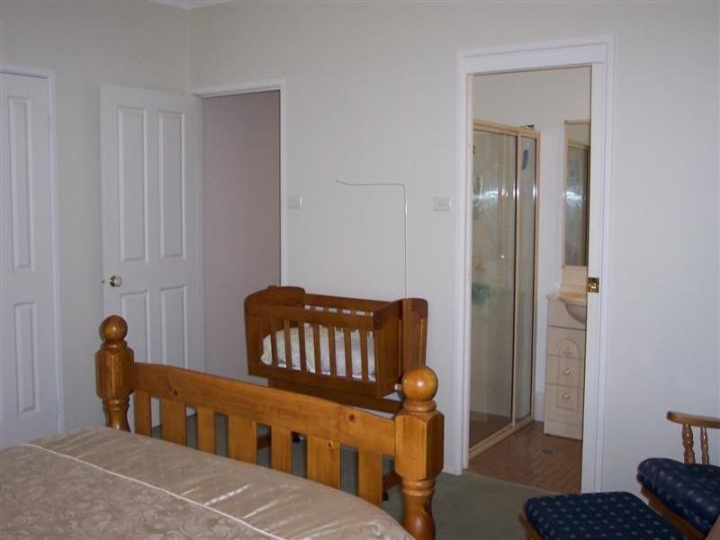 25 Dawson Drive, Cowra NSW 2794