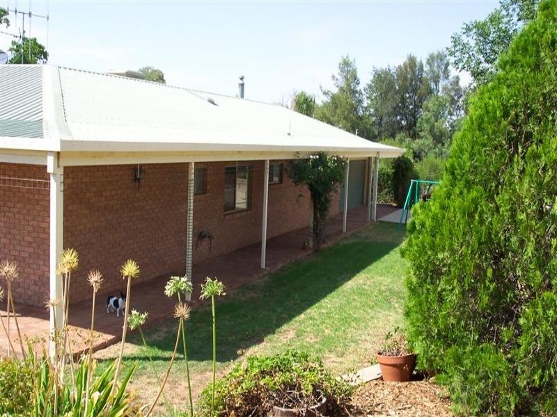 25 Dawson Drive, Cowra NSW 2794
