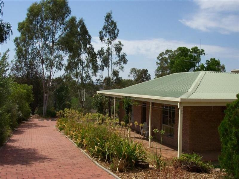 25 Dawson Drive, Cowra NSW 2794
