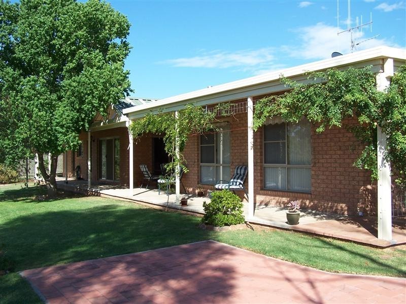 25 Dawson Drive, Cowra NSW 2794