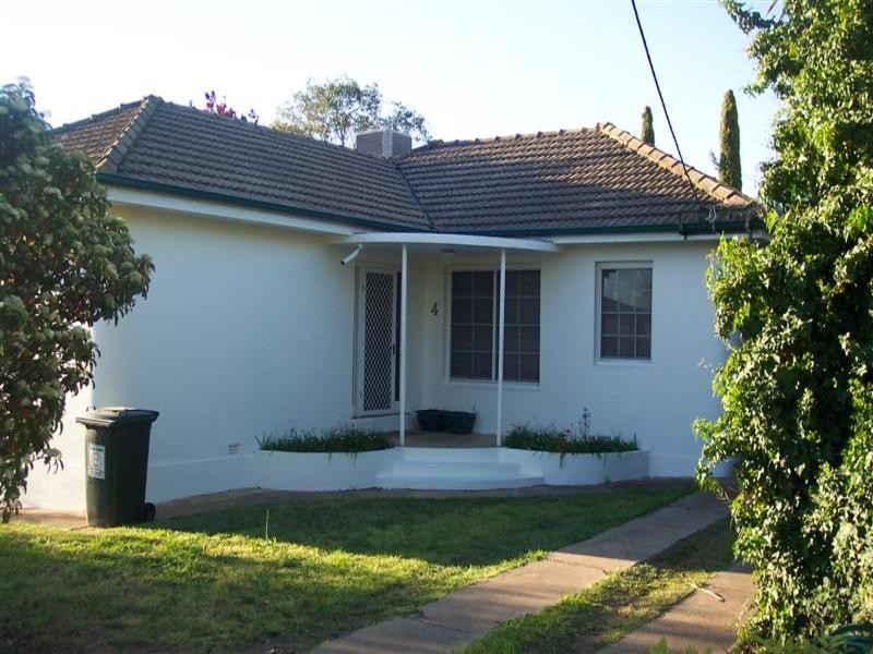 4 Macassar Street, Cowra NSW 2794