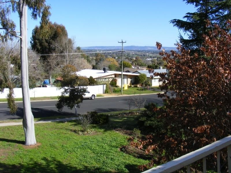 60 Dowell Street, Cowra NSW 2794