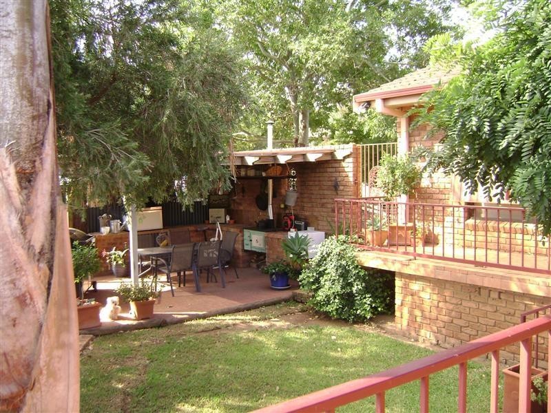 10 Nambucca Circuit, Cowra NSW 2794