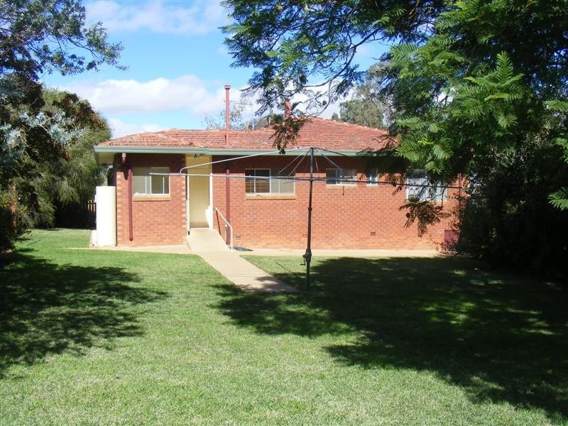 18 Pitt Street, Cowra NSW 2794