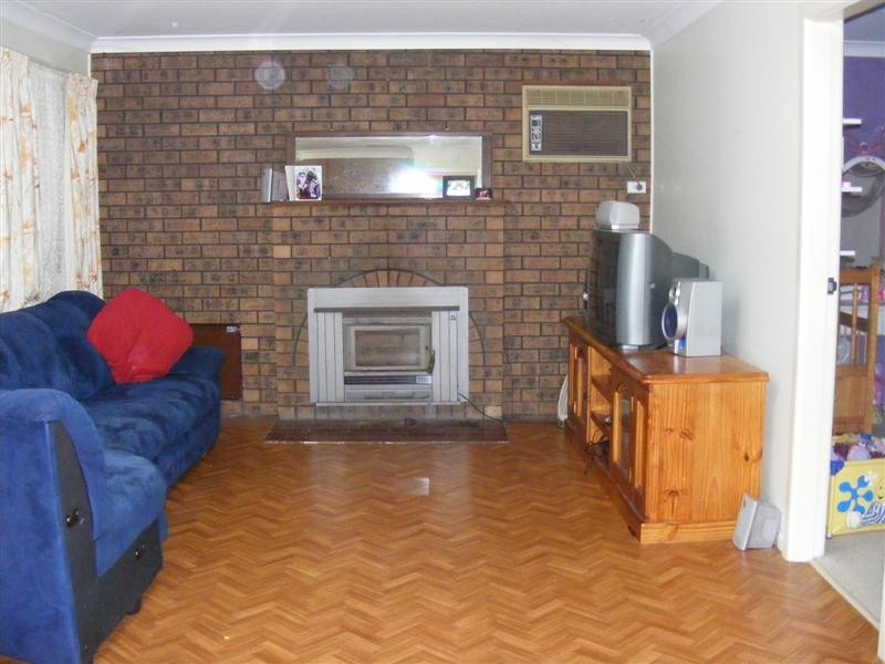 17 Elizabeth Avenue, Cowra NSW 2794