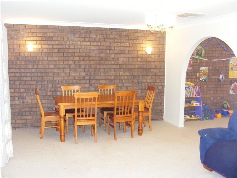 17 Elizabeth Avenue, Cowra NSW 2794