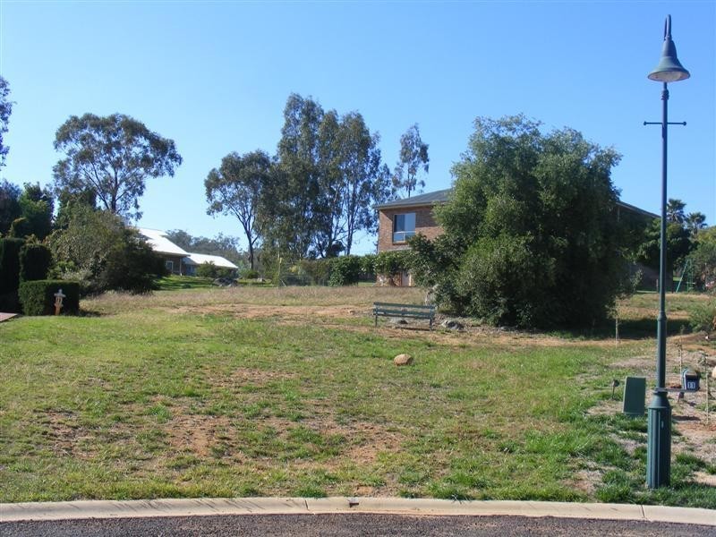 10 Paris Place, Cowra NSW 2794