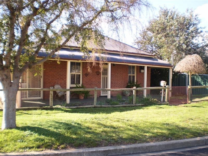 2 Argoon Street, Cowra NSW 2794