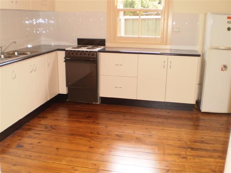 2 Argoon Street, Cowra NSW 2794