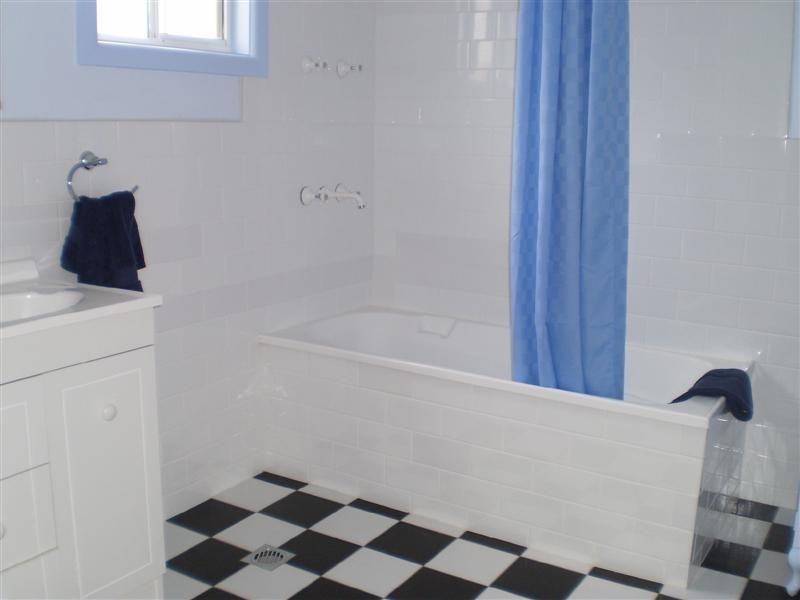 2 Argoon Street, Cowra NSW 2794