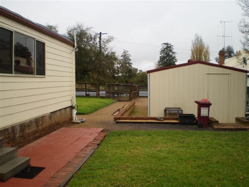 2 Argoon Street, Cowra NSW 2794