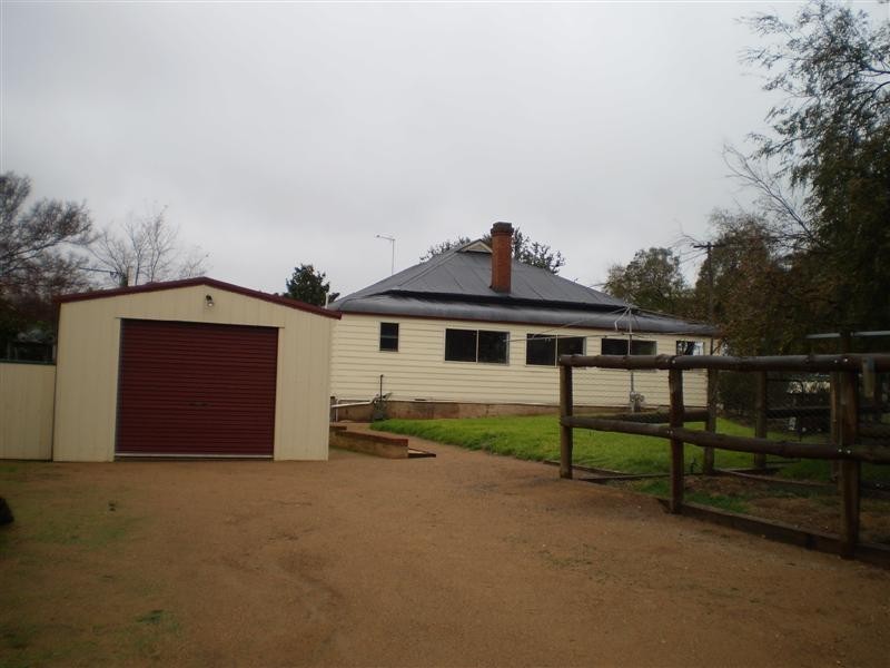 2 Argoon Street, Cowra NSW 2794