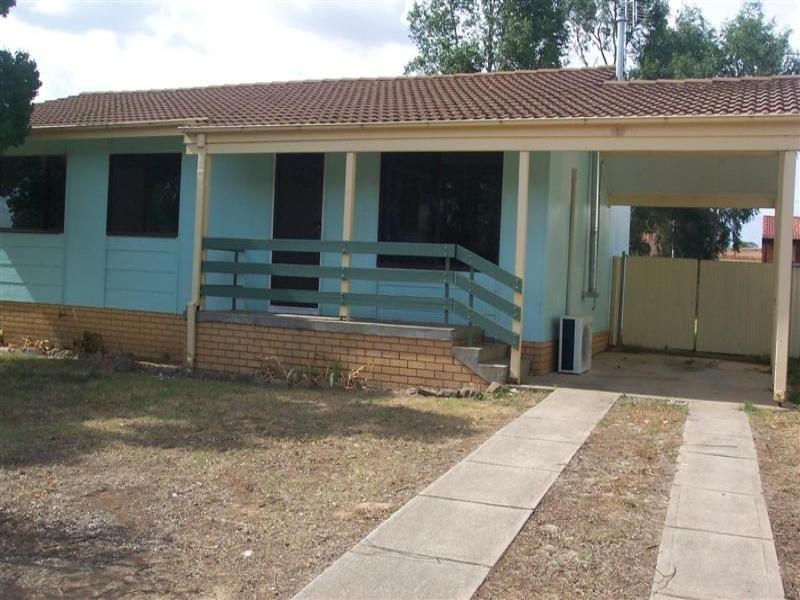 39 Jindalee Circuit, Cowra NSW 2794