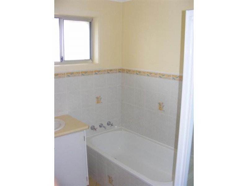 28 Newcombe Street, Cowra NSW 2794