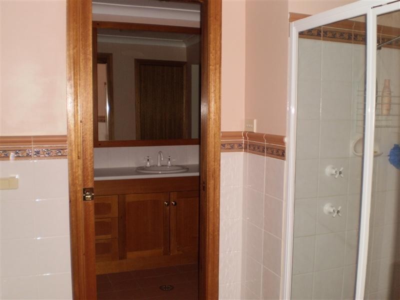 10 Grevillea Close, Cowra NSW 2794