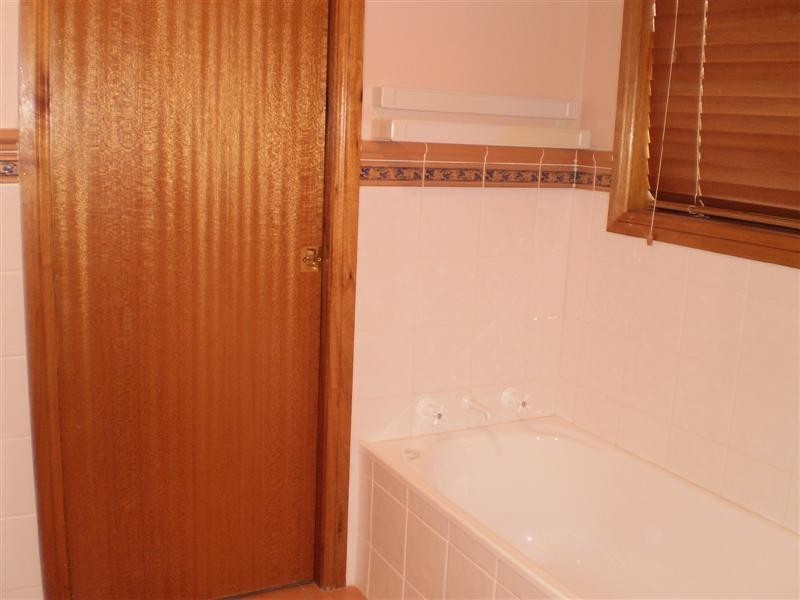 10 Grevillea Close, Cowra NSW 2794