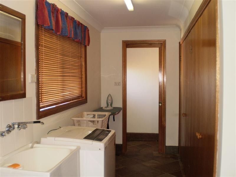 10 Grevillea Close, Cowra NSW 2794