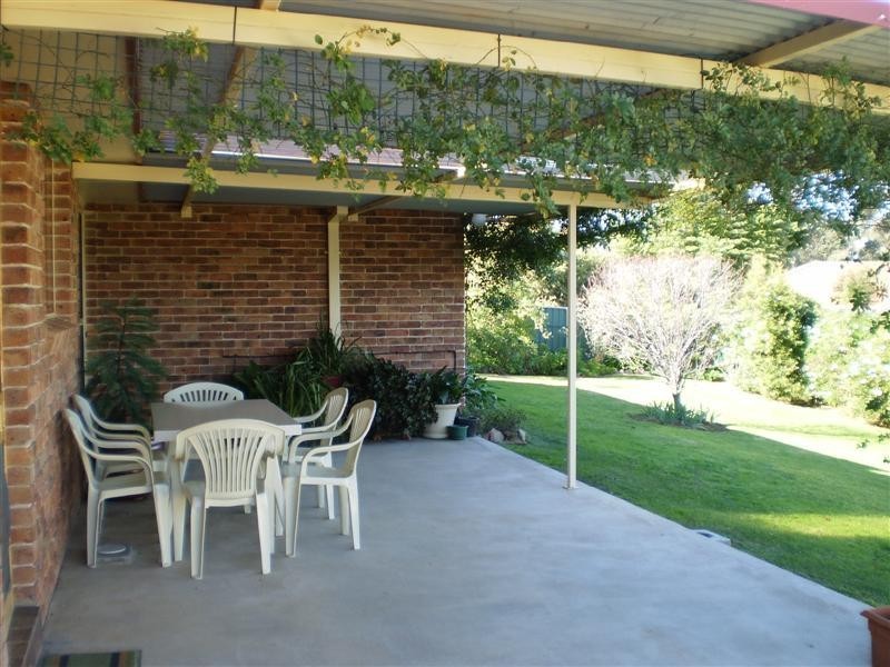 10 Grevillea Close, Cowra NSW 2794