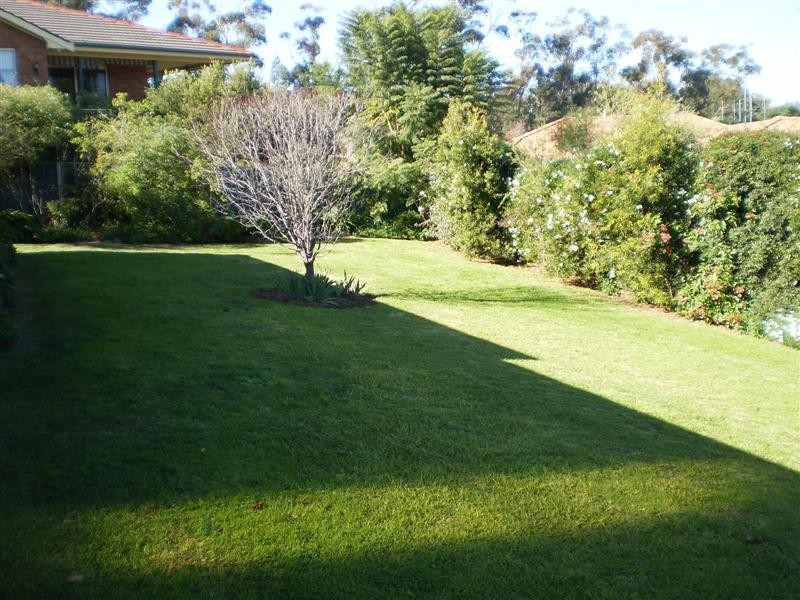 10 Grevillea Close, Cowra NSW 2794