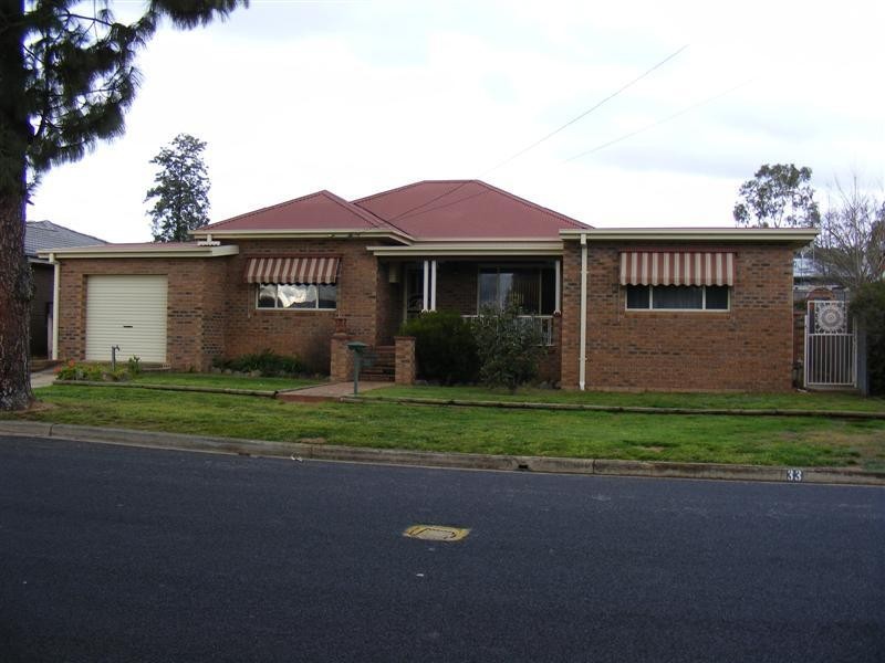 33 Nelson Street, Cowra NSW 2794