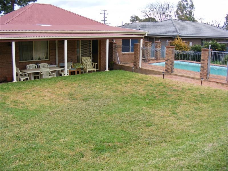 33 Nelson Street, Cowra NSW 2794