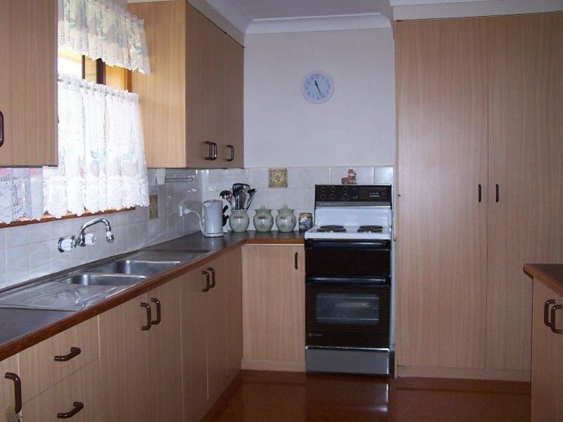 17 Yaldara Crescent, Cowra NSW 2794