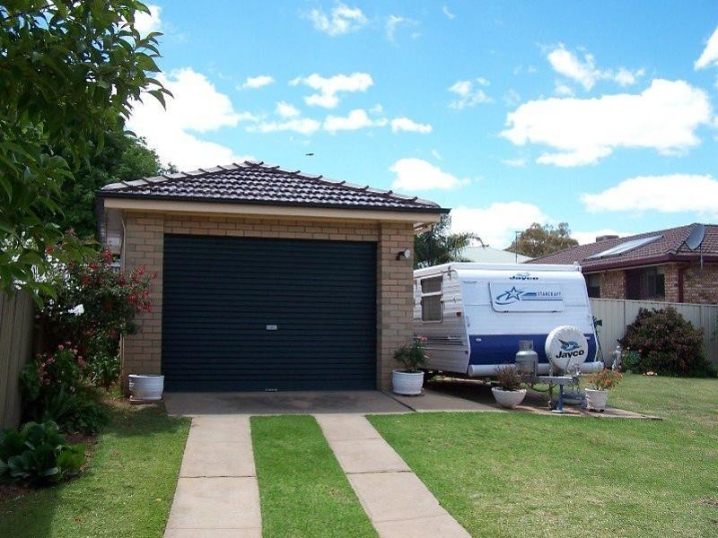 17 Yaldara Crescent, Cowra NSW 2794