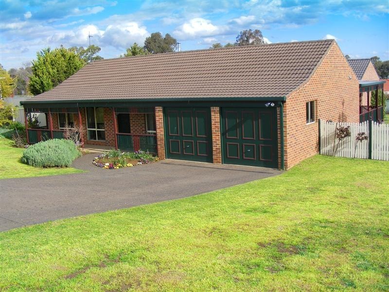 15 Eucalypt Close, Cowra NSW 2794