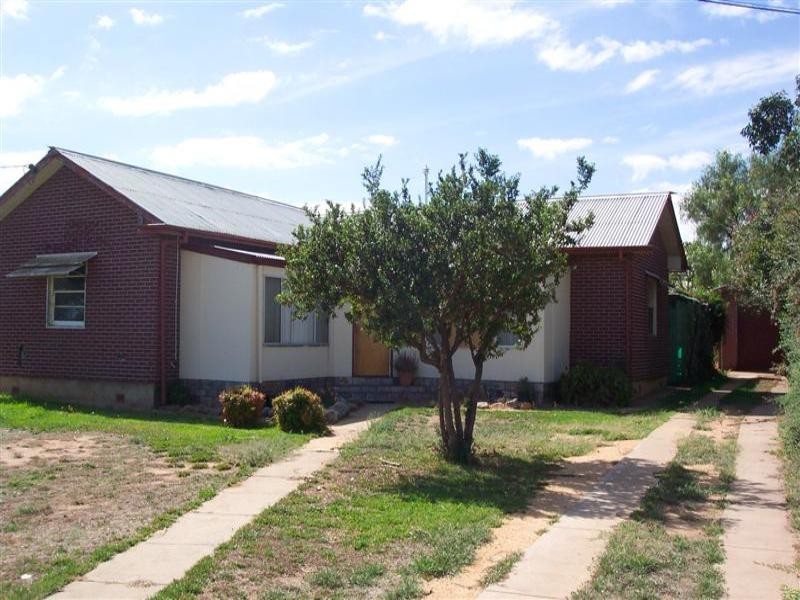 35 Lee Street, Cowra NSW 2794