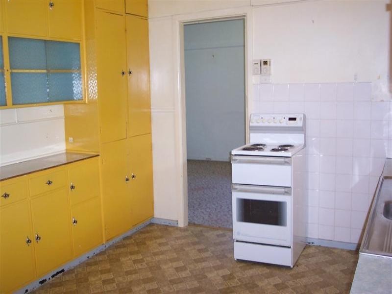 35 Lee Street, Cowra NSW 2794