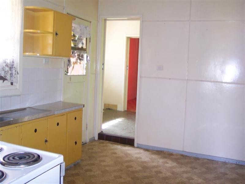 35 Lee Street, Cowra NSW 2794