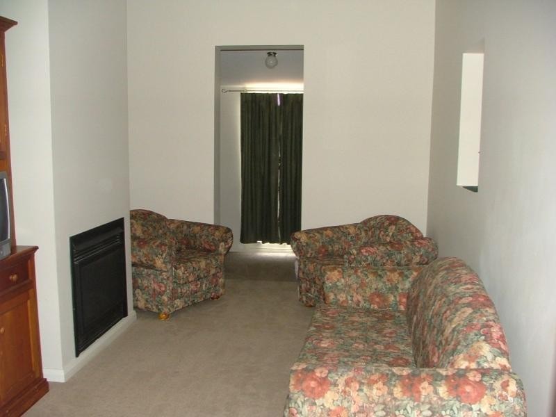 8 Smith Street, Cowra NSW 2794