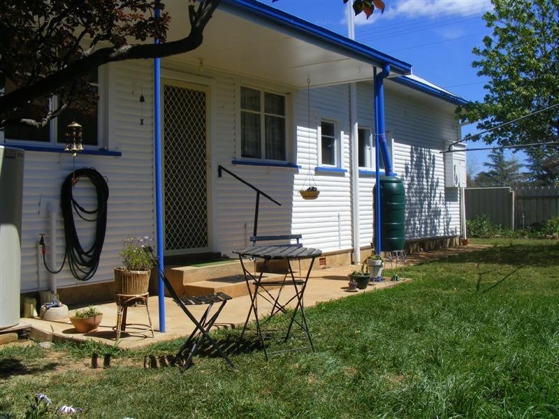 2 Belmore Street, Cowra NSW 2794