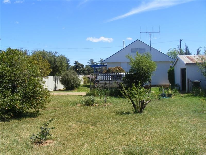 2 Belmore Street, Cowra NSW 2794