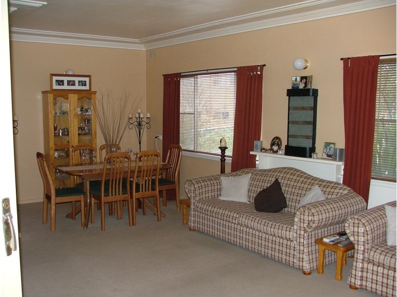 20 Henderson Street, Cowra NSW 2794