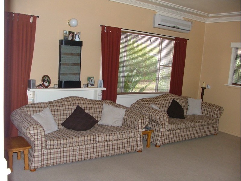 20 Henderson Street, Cowra NSW 2794