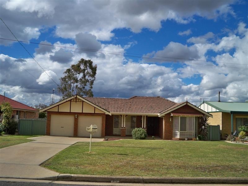 75 Lyall Street, Cowra NSW 2794
