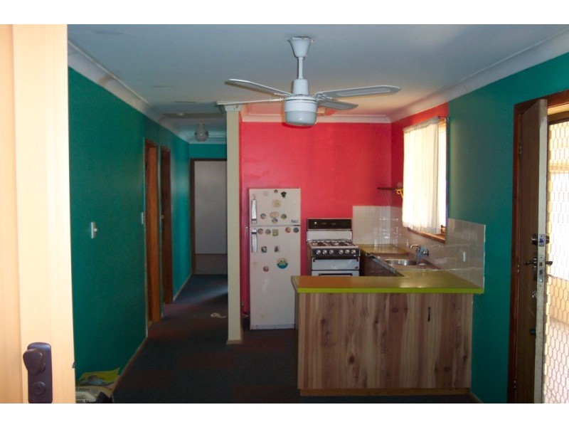 16 Carrington Street, Cowra NSW 2794