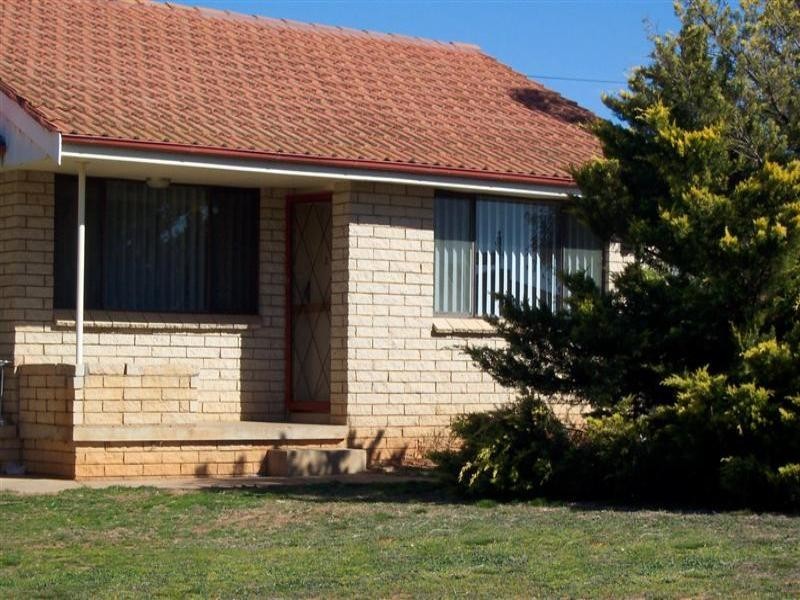 Units 1 & 2 – 28 Hartley Street, Cowra NSW 2794