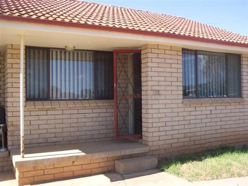 Units 1 & 2 – 28 Hartley Street, Cowra NSW 2794