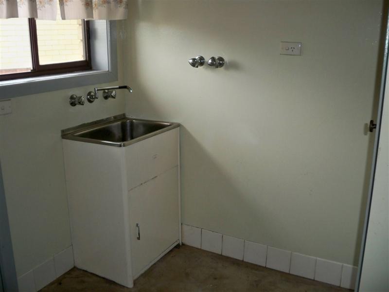 Units 1 & 2 – 28 Hartley Street, Cowra NSW 2794