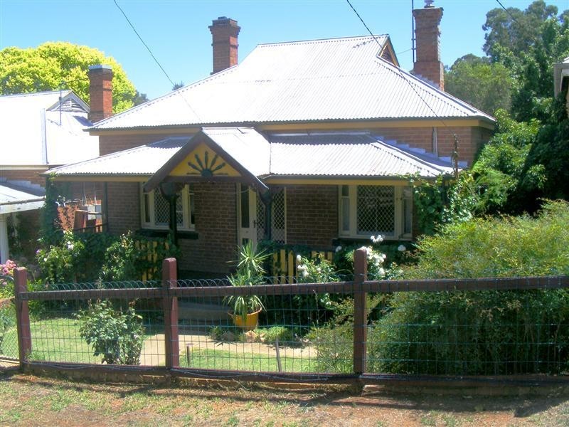 38 Liverpool Street, Cowra NSW 2794