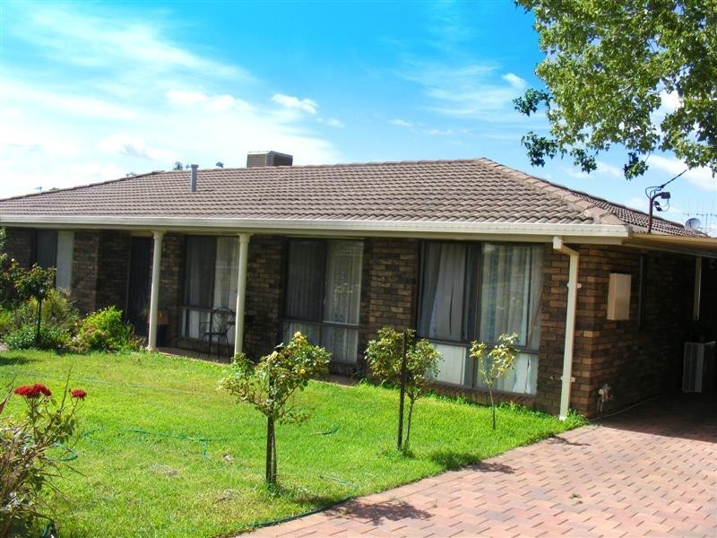 3 Logan Street, Cowra NSW 2794