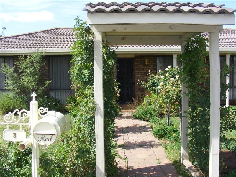 3 Logan Street, Cowra NSW 2794