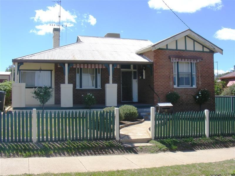 51 Darling Avenue, Cowra NSW 2794