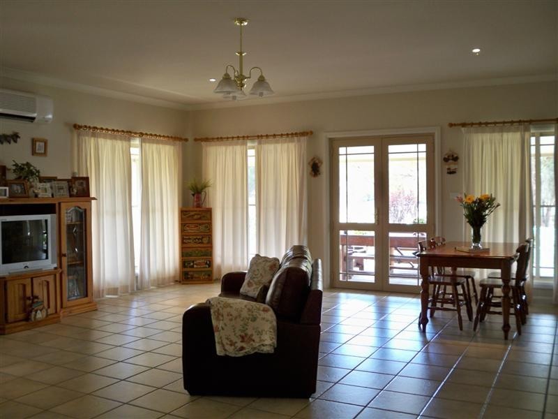 15 Battalion Drive, Cowra NSW 2794